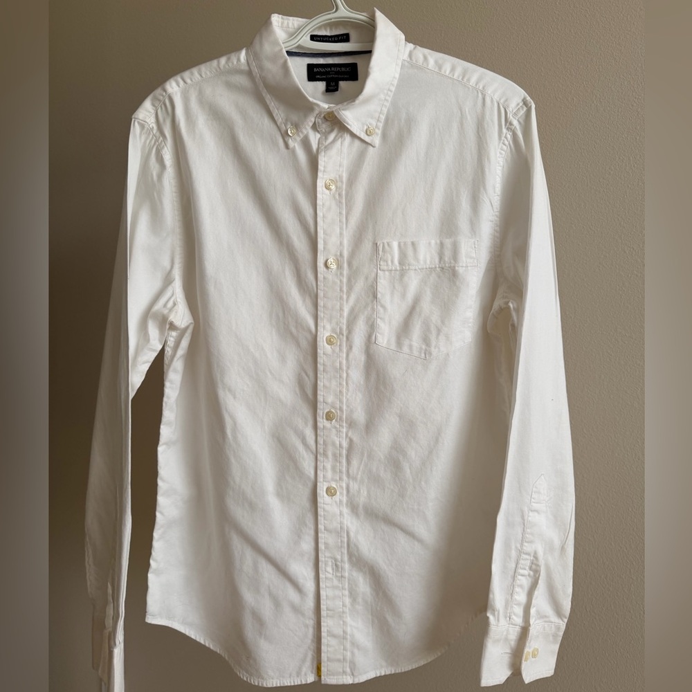 Banana Republic Men's Classic White Button-Down Shirt